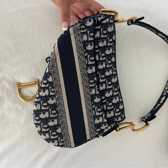 DIOR SADDLE - BLUE OBLIQUE 
EMBROIDERY WITH STRAP - FULL SET - Picture 6 of 13